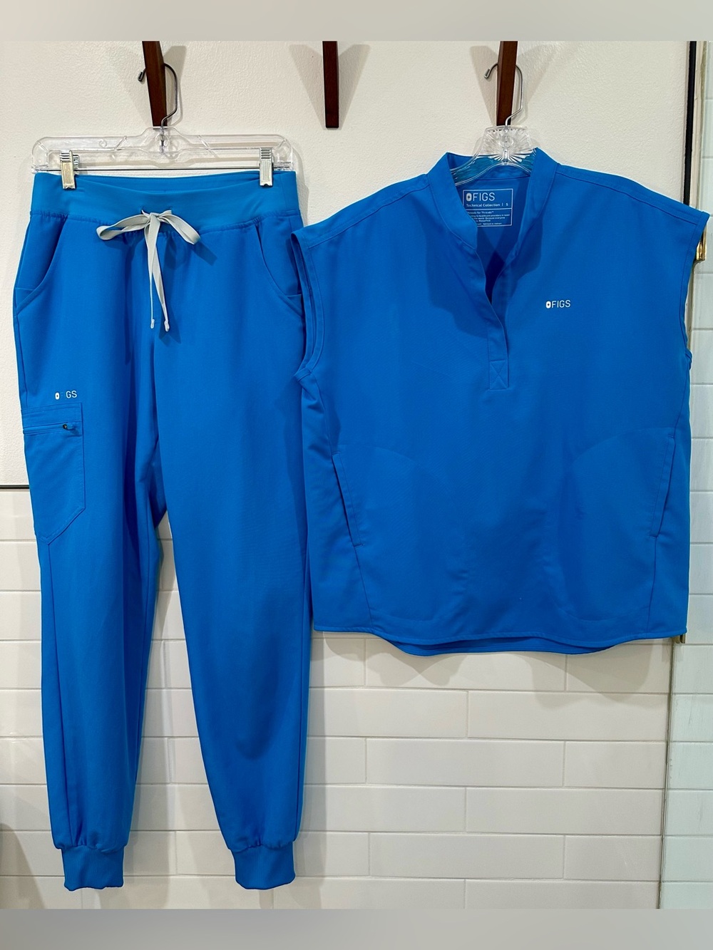 FIGS Extreme Blue Zamora Jogger & Rafaela Top ST/S